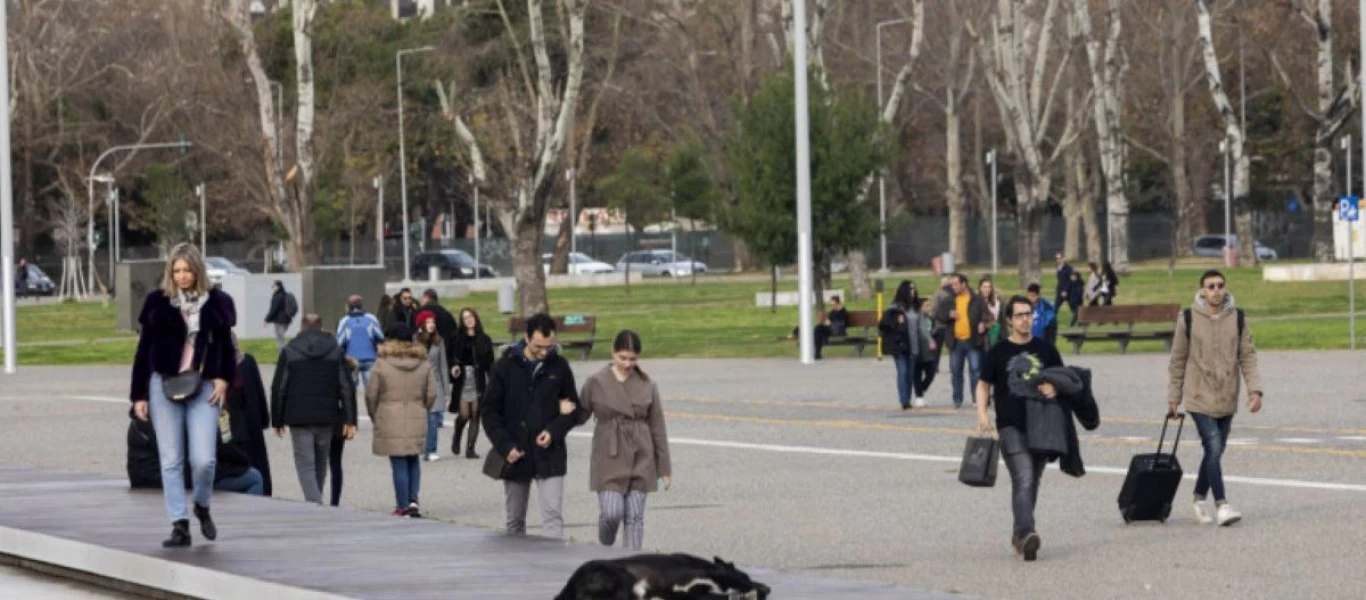 Η New York Post έκανε θέμα τη συμπεριφορά των Ελλήνων στην πανδημία - Ανάρτησε βίντεο από τη παραλία της Θεσσαλονίκης